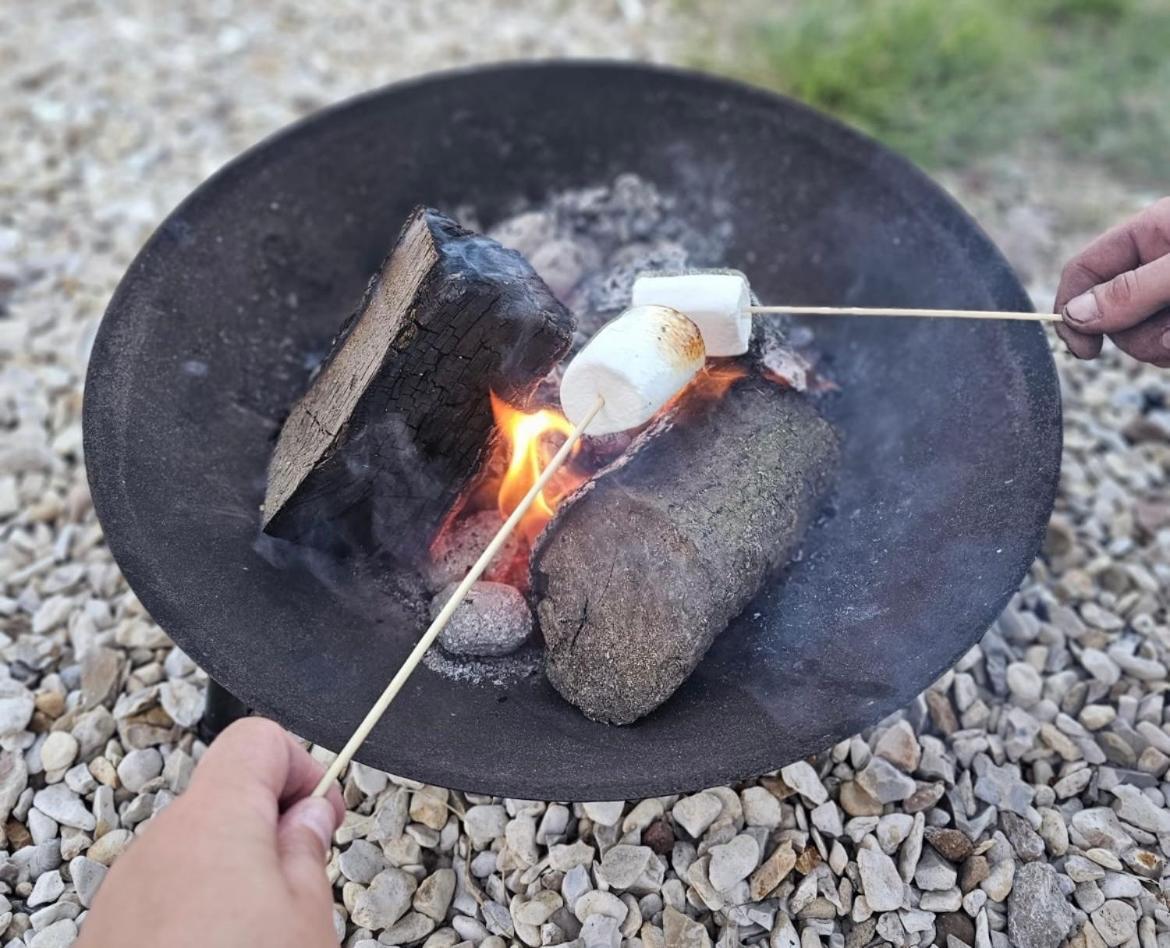 فندق Peggy'S Hut Astbury المظهر الخارجي الصورة